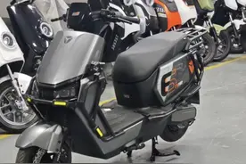 4款超长续航电摩亮相，可配8个大电池，品牌响亮，能跑210公里！图片