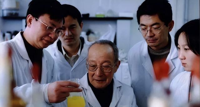 中方一道命令，让美国终于看明白，这代人是摆脱不了稀土卡脖子了