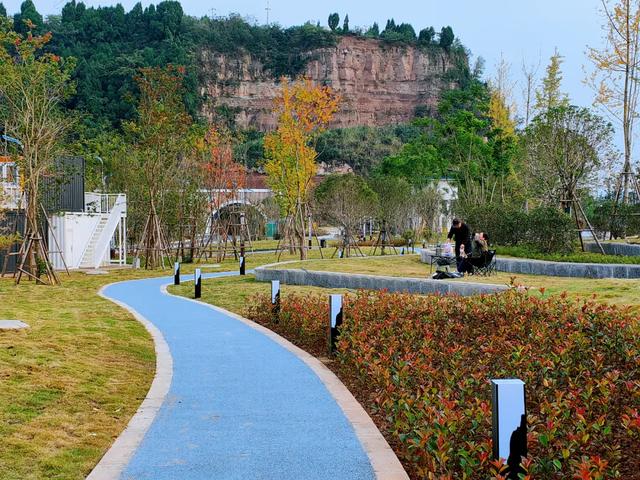 带娃圣地+1,射洪这个新广场好安逸!