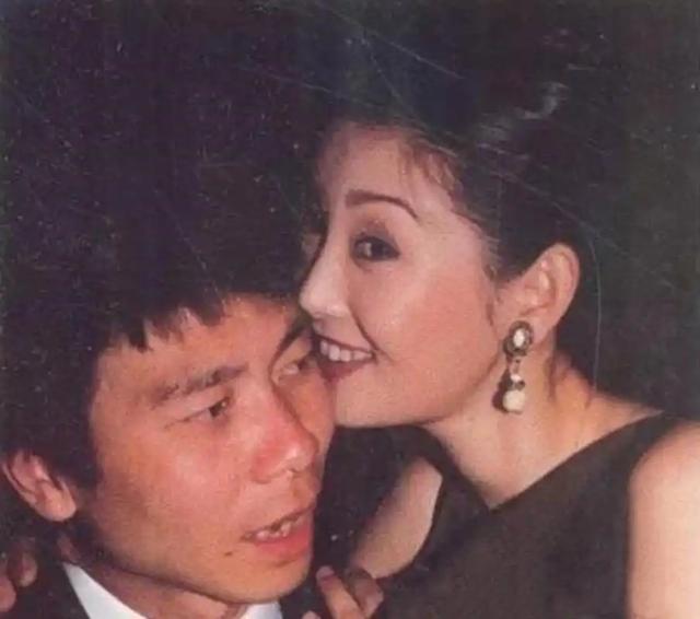 冯小刚被曝离婚？妻子徐帆不再隐忍，自曝婚姻真相，拿捏冯小刚