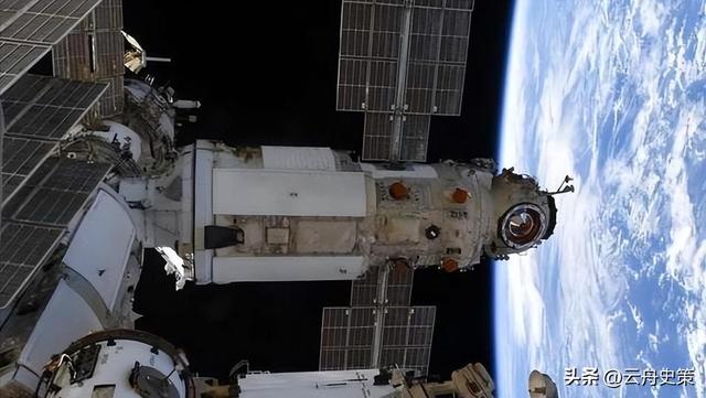 撞击神舟二十真凶锁定，太空出现大量不速之客，推迟返回有危险吗