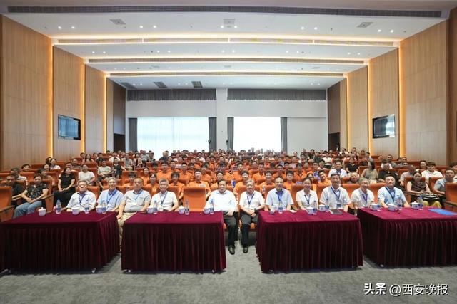 曹德旺称创办福耀科技大学已花费43亿，学生学费每年5600元，首届50名学生可全去福耀就业