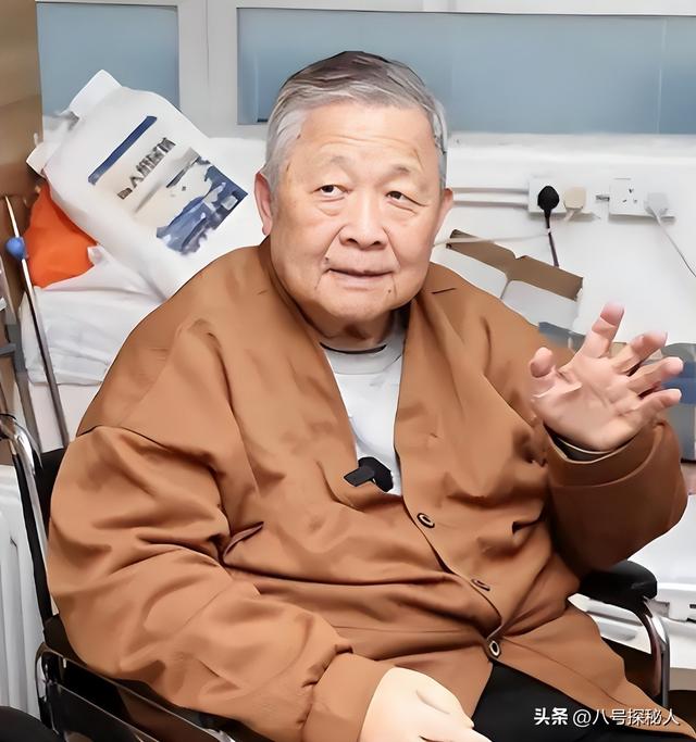 出名后出轨保姆、气死原配，如今77岁的他晚景凄凉，子女与其割席