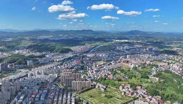 浙江有座小县城，被称为“温泉之城”，环境舒适又宜居