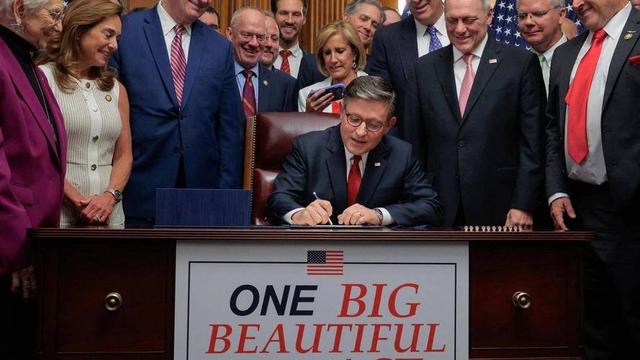 美国惊现 “新寡头统治”！特朗普的财富游戏，美富豪一天狂揽千亿