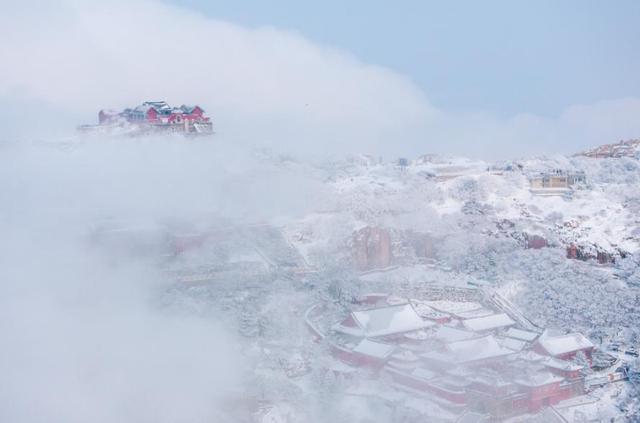雪后初霁 泰山云海雾凇相映成趣