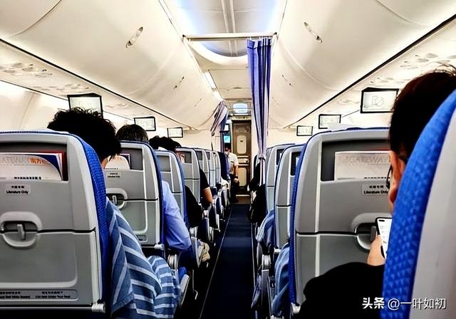 南航上线“刀片座椅”！网友疯狂吐槽：体验太差！南航成廉航了？
