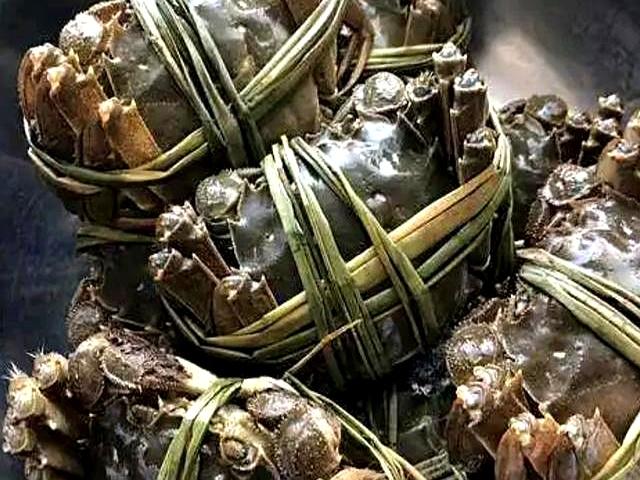 蒸螃蟹要多长时间才熟？牢记3个时间点，不掉腿不流黄，蟹肉鲜嫩