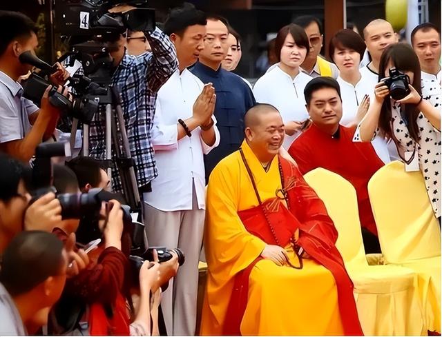 越扒越有！释永信在寺中有多爽，知情人爆料，私生活糜乱只是前菜