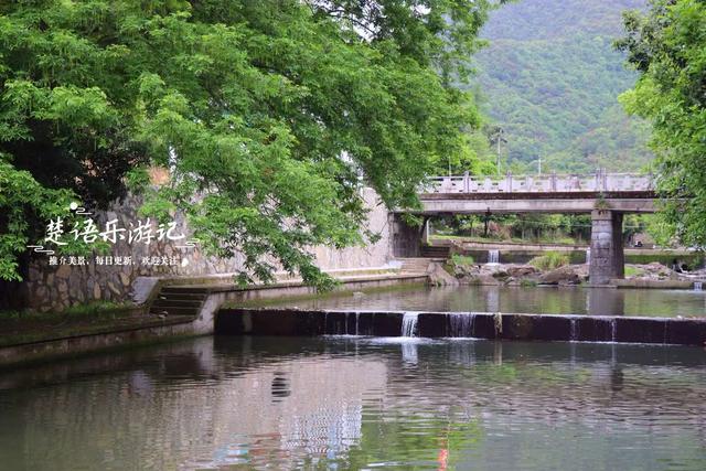 浙江宁波有一条清幽长溪，沿途3个古村犹如世外桃源，成休闲胜地