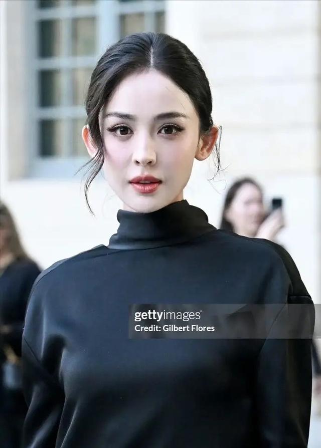 巴黎大秀：热巴又土又美，Lisa三角区尴尬，周也显老，邓文迪升咖