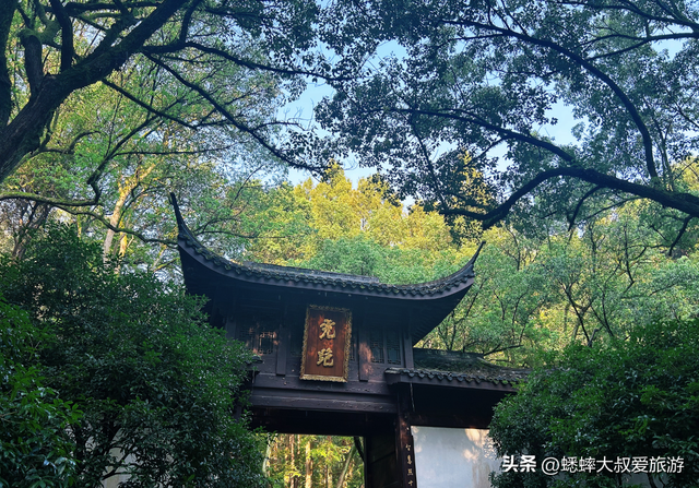 来一场杭州“秋日征程”吧，贯穿西湖群峰18公里，一路立体长画！
