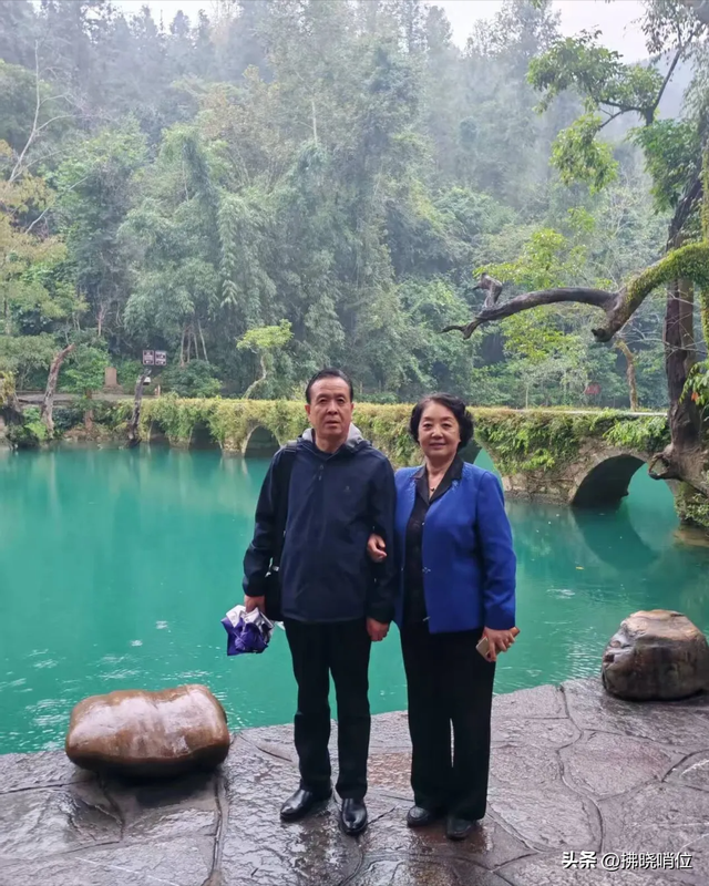 周小平：一路风景看不尽——我和孙子奶奶的自驾游纪行拂晓哨位