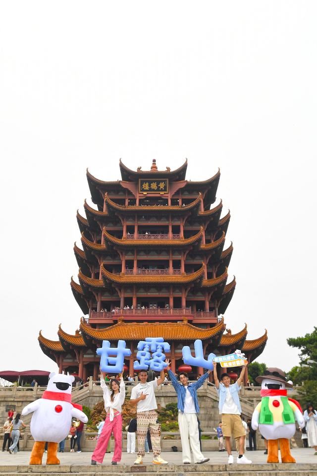 甘露山文创城年接待游客近千万人次 “雪乐宝” 快闪江城邀你看大戏玩冰雪吃美食