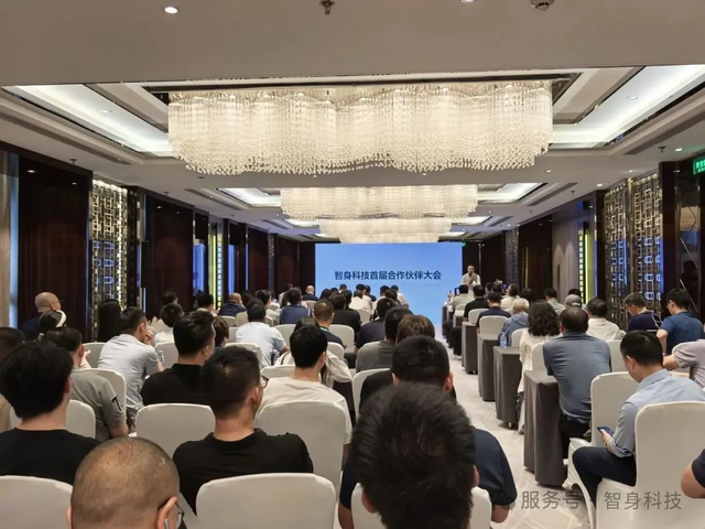 闪电快讯｜智身科技两款机器狗新品亮相，覆盖工业巡检等场景需求