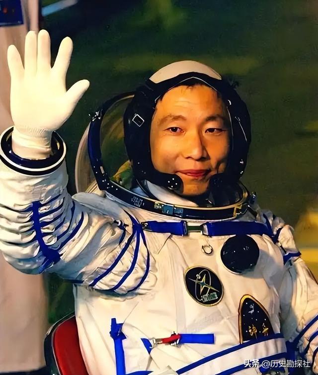 我国首位航天员杨利伟，被授予少将军衔，退休后能享受什么待遇？