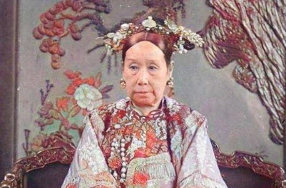 清朝灭亡后，李莲英姐姐才敢说出实情：慈禧其实不是病死的！