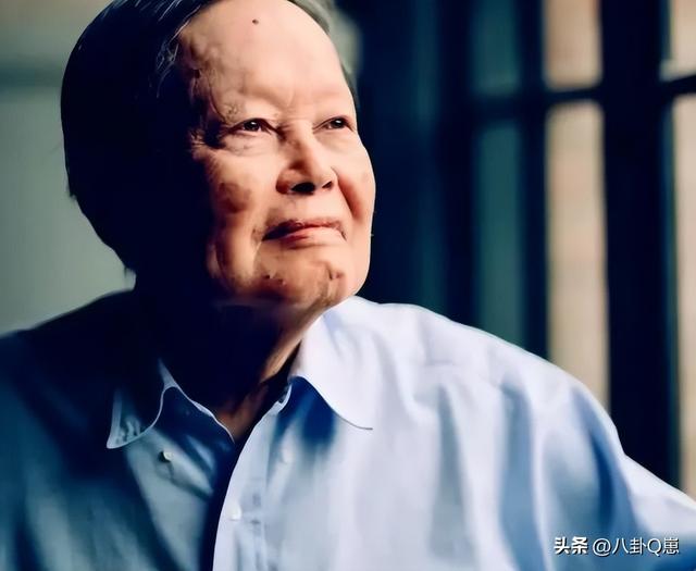 杨振宁去世仅3天，令人担忧的事发生了，原来翁帆一个字都没说错
