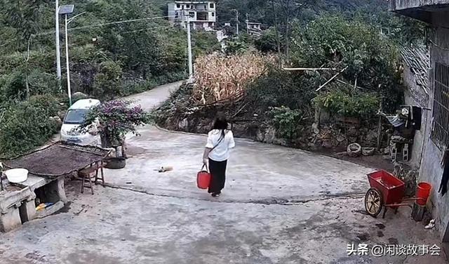 贵州一男子出门上班时，女友偷偷提行李跑了，男子：前妻也是这样