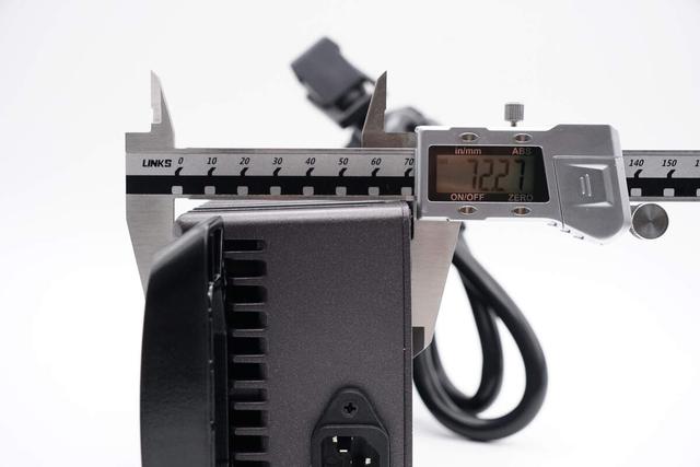 非大型切割机搞不定这大块头！九号1080W ebike新国标充电器拆解