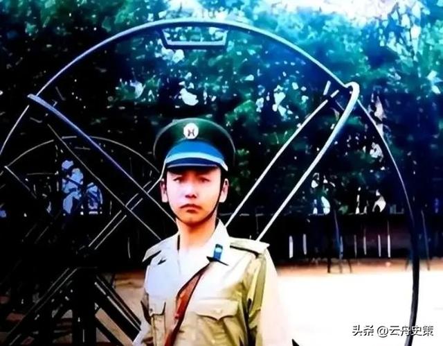 南海撞机王伟成功跳伞，咋10万人都找不到他？直到20多年后才明白