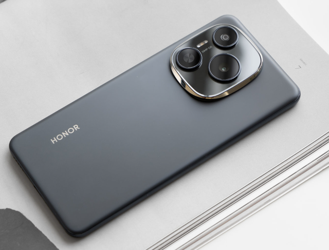 新机盘点：10000mAh量产中端新机；8000mAh高性能中端手机