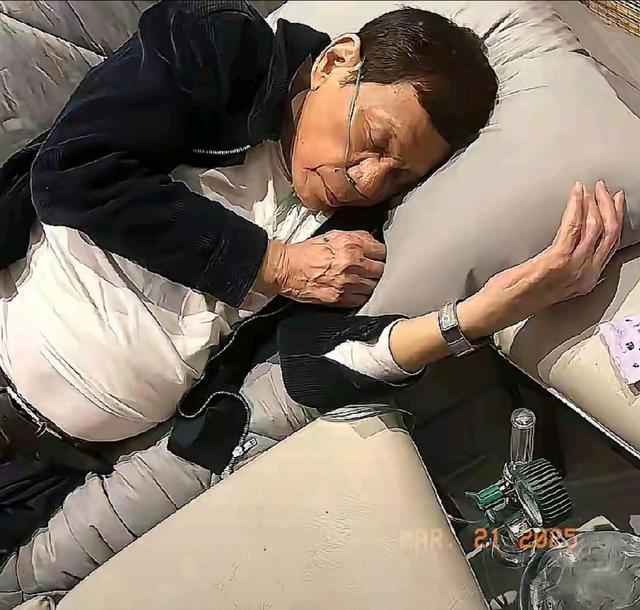老杜病情恶化已治不好，连家人都不太记得，海牙迫不得已开先例