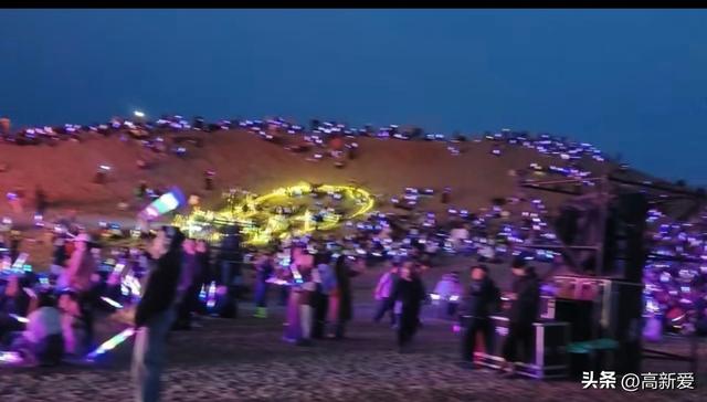 雨泼乌海湖又怎样？这场沙漠音乐会，把“意外”唱成了顶级浪漫
