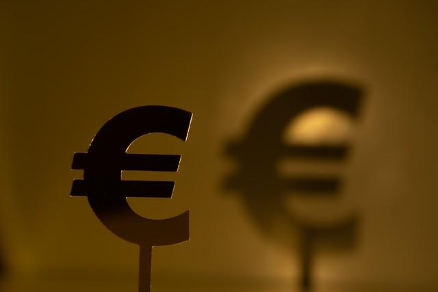 欧洲最强反击来了，丹麦宣布抛售美国国债，美国股	，汇，债三杀