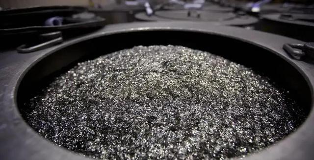 中美博弈中国胜！白宫没技术怨华管制稀土不公，自己却垄断高科技