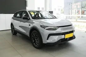 巅峰对决！零跑全新C11对比深蓝S07车型，谁才是品质之王？图片