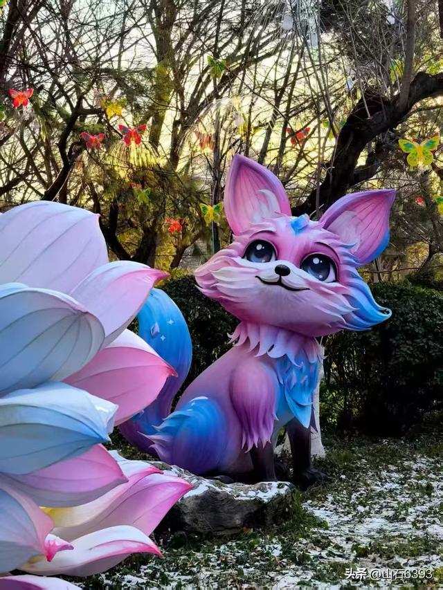 新华社原军事记者陶俊峰泉城美拍——筹备中的迎春花灯