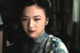 韩国这一夜，45岁汤唯轻熟风，以一己之力，改变了韩国红毯的格局图片