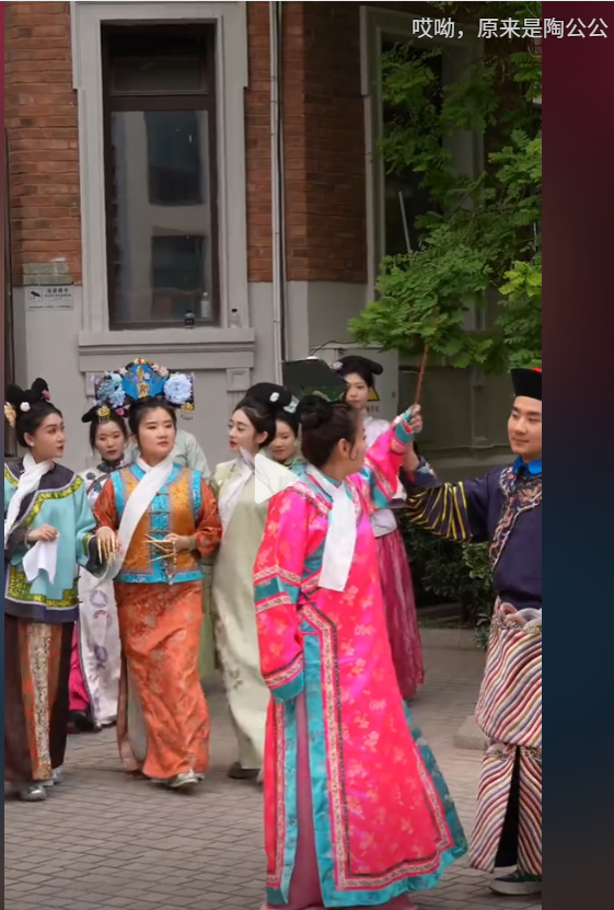 “德云武王赵芸一”，说相声的被唱鼓曲的欺负，德云短剧太好看了