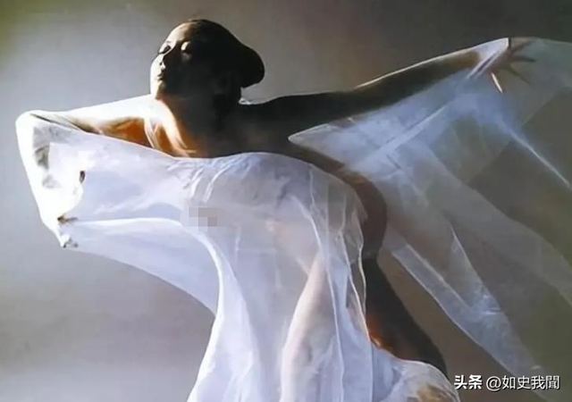 中国第一“裸模”汤加丽：走红后丈夫抛弃、父亲嫌丢脸，后来怎样