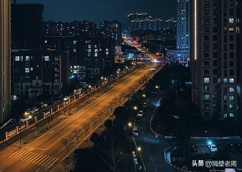 成年人的双面生活：一半烟火谋生，一半清欢自愈