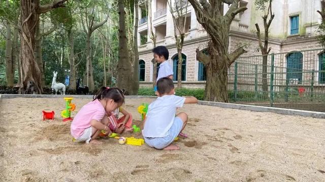 周末2大2小叹“森林秘境”度假地，吃住玩全了，汤泉萌宠…平靓正