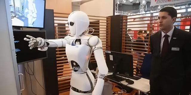 港媒：美国开始急了？多家科技巨头联手呼吁，直指中国机器人产业