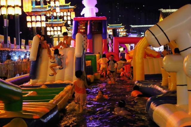 广安不夜城"浪出圈·夏日造浪计划"火热进行中