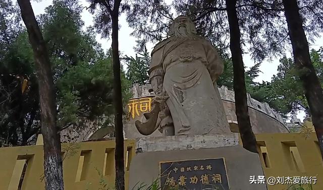 参观新密北宋名将杨业祠，祠内石人军士方阵堪称一绝