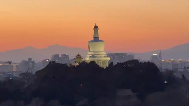 北海公园暗藏玄机！白塔下竟埋着千年未解之谜？探秘皇家园林