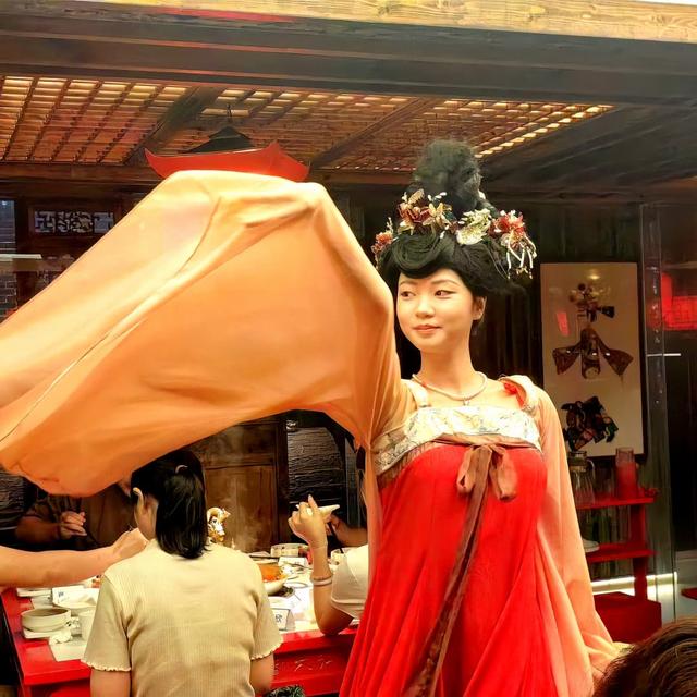 我在成都，三天三夜没想通：这座城市到底安逸在哪里？