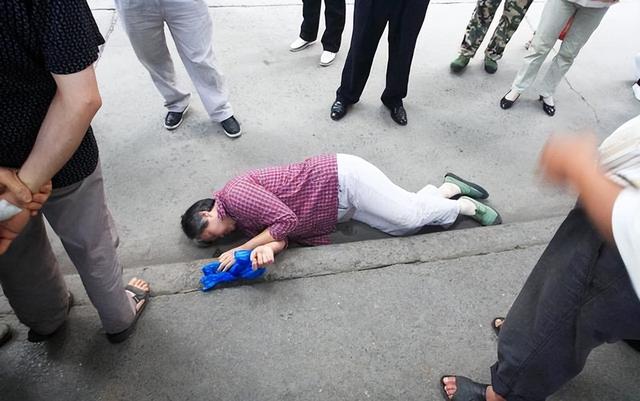 55岁大娘运动后去世，医生苦劝：不管多累，运动后这6件事别干