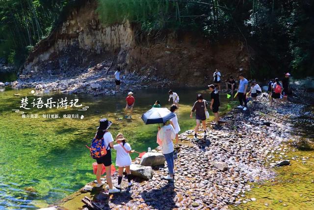 浙江宁波被群山夹峙的古村落，野溪谷成为露营休闲胜地，值得游玩