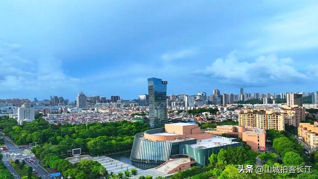 中国用伟人名字命名的城市，美食叫板潮汕，公园环绕适合宜居！