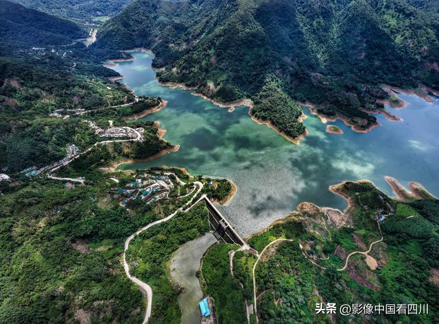 海南五指山：夏日五指山水库