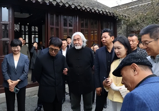 牡丹花下死！74岁张纪中爷孙恋翻车，年仅1岁的女儿承受"代价"