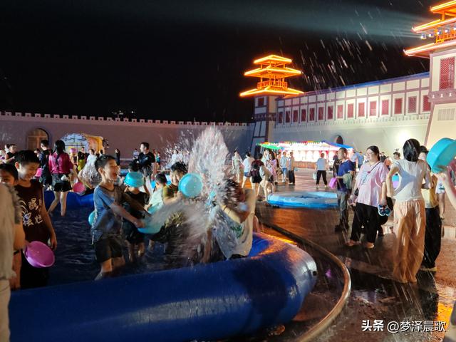 湖北：云梦举办首届花样泼水电音节