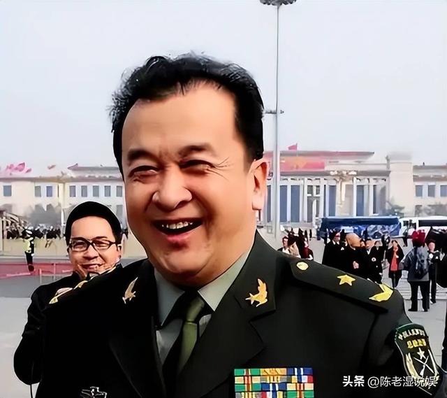 上午被免职，下午被带走，登24年春晚却忽然消失的黄宏如今怎样