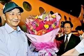 2010年，詹其雄开渔船撞日本军舰，遭扣押17天，事后：对不起家人图片